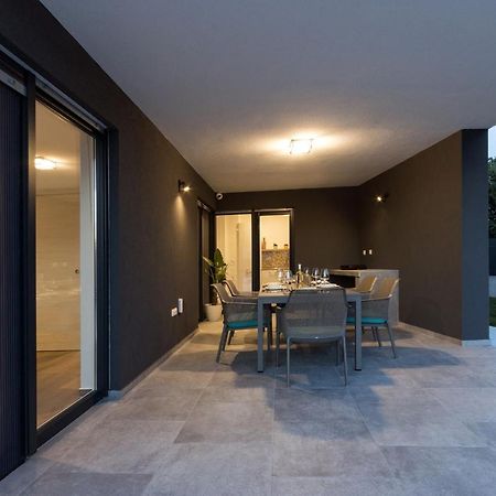 Modern 3-Bedroom Villa With A Private Pool Pula Exterior foto