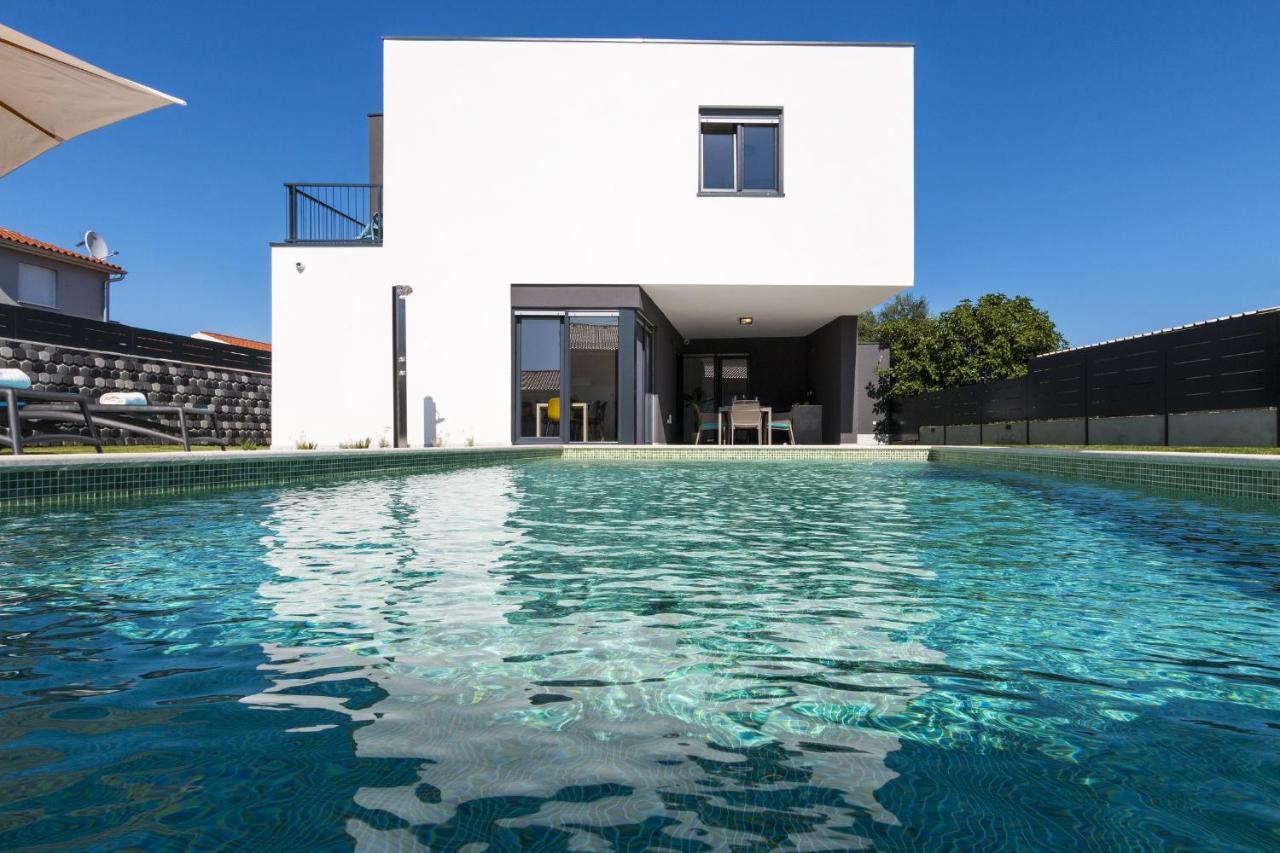 Modern 3-Bedroom Villa With A Private Pool Pula Exterior foto